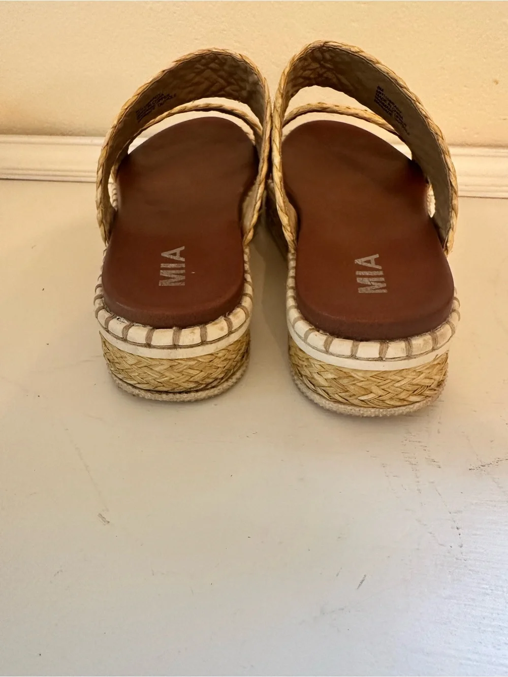 MIA raffia platform
